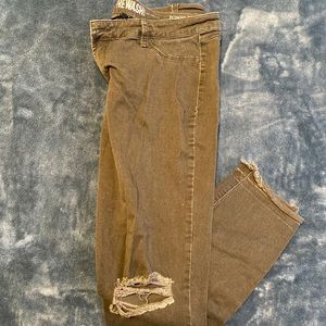 Skinny jeans stretch